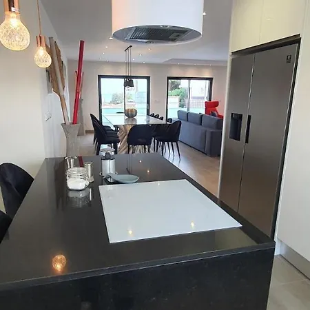 Вілла Sunrise By Laranjal