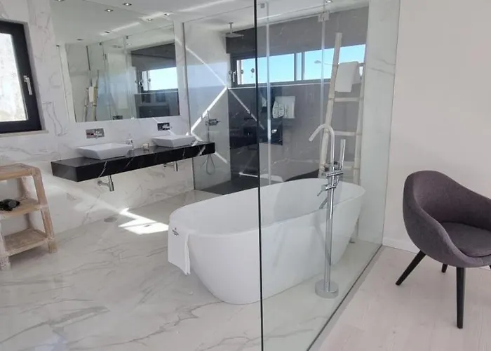 Sunrise By Laranjal *