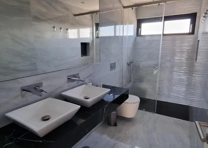 Sunrise By Laranjal *